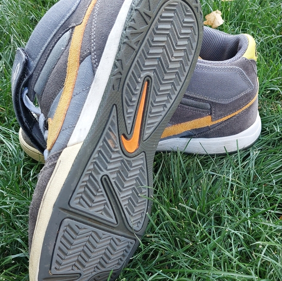 Men Nike high tops - Picture 2 of 6